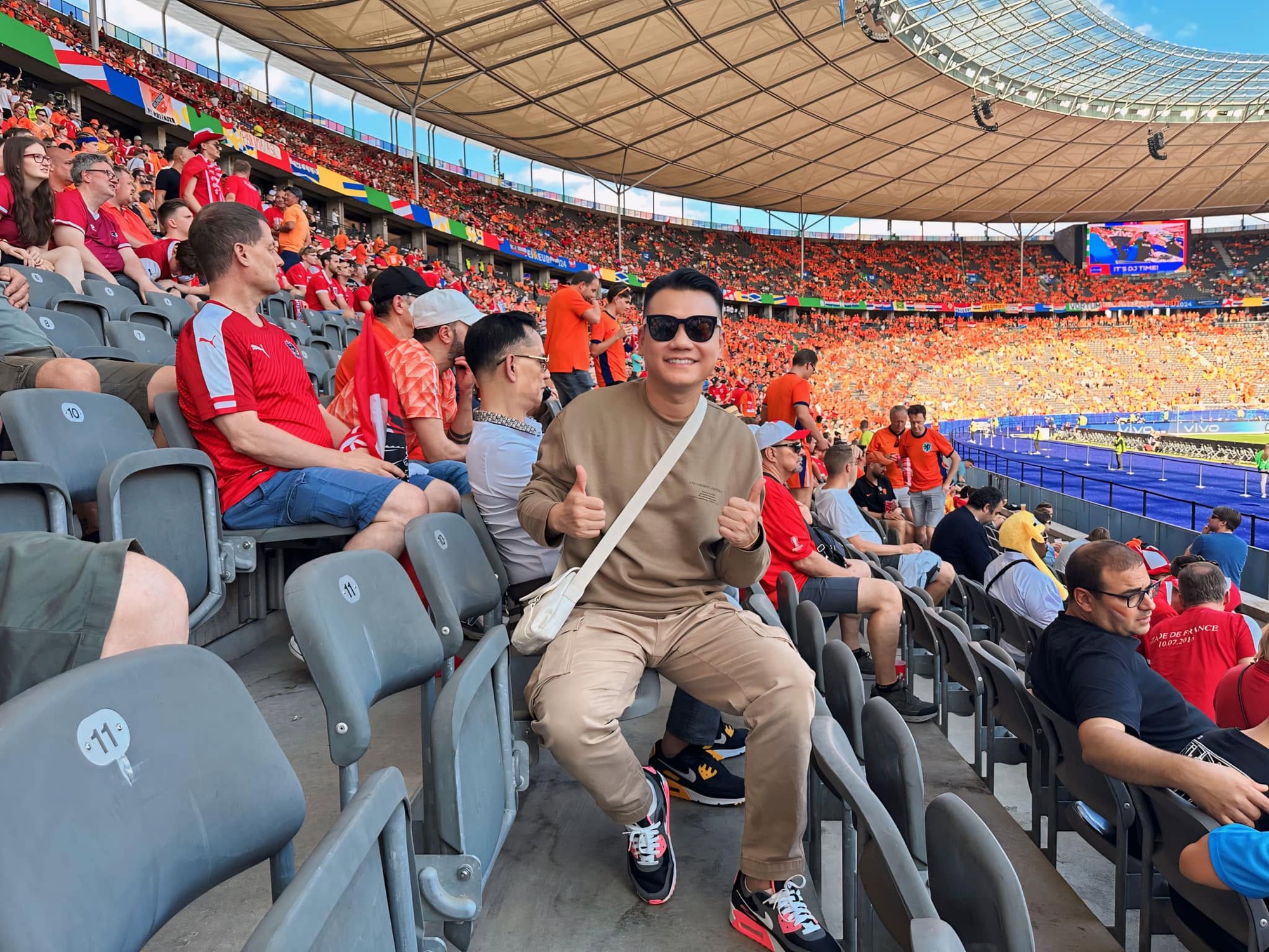 Nam ca sĩ Việt bay tận sang Mỹ để xem trực tiếp World Cup: Nghe số tiền bỏ ra mà ai cũng choáng váng