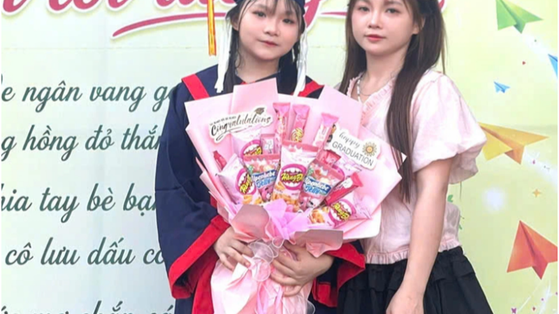 Xôn xao người mẹ ở Thái Nguyên đang gây s:ốt rần rần: Vì trẻ đẹp như chị em sinh đôi với con gái của mình