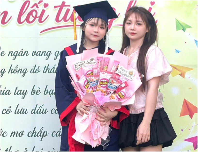 Xôn xao người mẹ ở Thái Nguyên đang gây s:ốt rần rần: Vì trẻ đẹp như chị em sinh đôi với con gái của mình