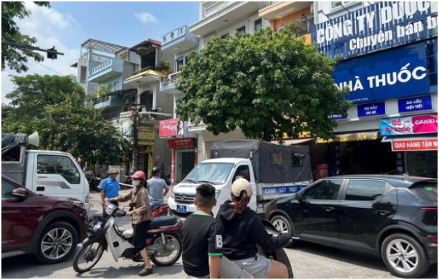 Tiết l:ộ điều không ngờ về vụ đào móng xây dựng khiến nhà hàng xóm nghiêng lún: Chủ nhà khóc nghẹn, mới xây xong còn chưa kịp ở thì bị vậy