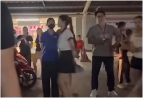 Lãnh đạo phường lên tiếng vụ phụ nữ t::ố bị quy chụp ă::n c:ắ::p ở A:eo::n Ma:ll Long Biên: Sẽ xử lý nghiêm theo quy định
