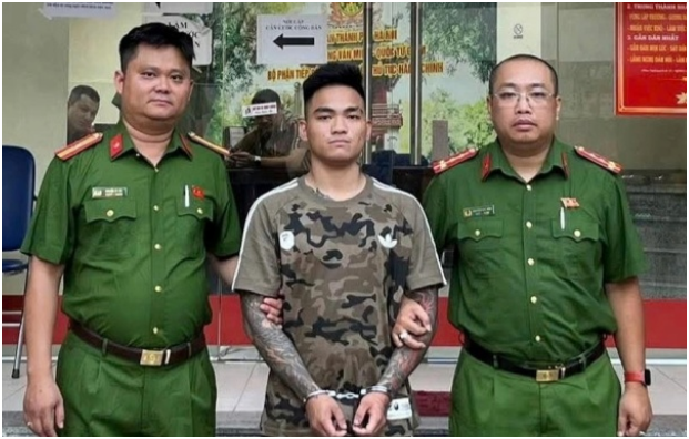 Rõ chân dung của đối tượng dùng điếu cày đ:á::nh bạn trai của người yêu cũ ở Hà Nội: Mặt hiền từ thế này mà lại hung hăng quá