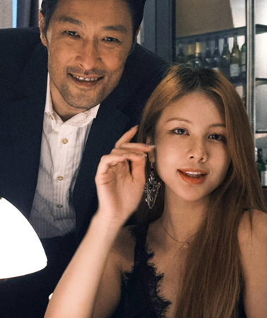 Tất tần tật về người yêu kém 24 tuổi của Johnny Trí Nguyễn: Nhan sắc cực phẩm khiến ai nhìn cũng mê mẩn, profile cũng không phải dạng vừa đâu