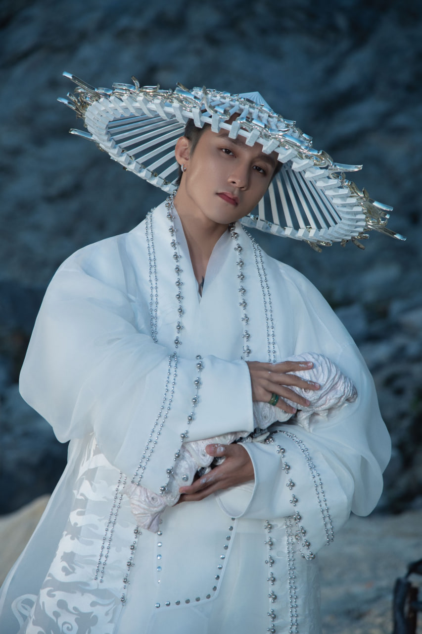 Sơn Tùng M-TP có động thái không ngờ giữa lúc vướng tranh cãi vụ “mượn” ý tưởng của nghệ sĩ Lê Giang: Bất ngờ thiệc sự luôn!