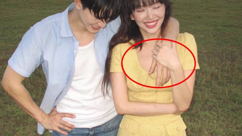 Trần Ngọc Vàng bị soi “bàn tay hư” khi chụp ảnh cùng Tóc Tiên: Thế này mà bảo chỉ là đồng nghiệp thì ai tin nổi?